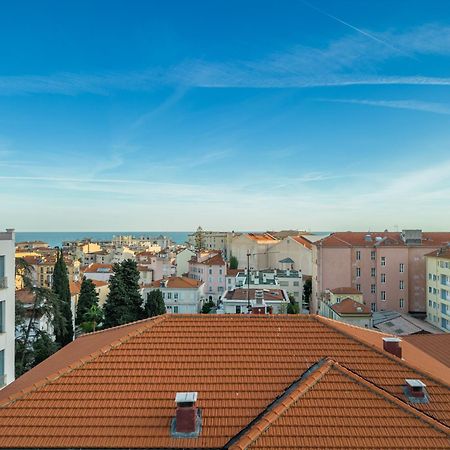 La Fabrique A Poupees - Chambres Et Appartements De Charme Au Coeur De مينتون المظهر الخارجي الصورة